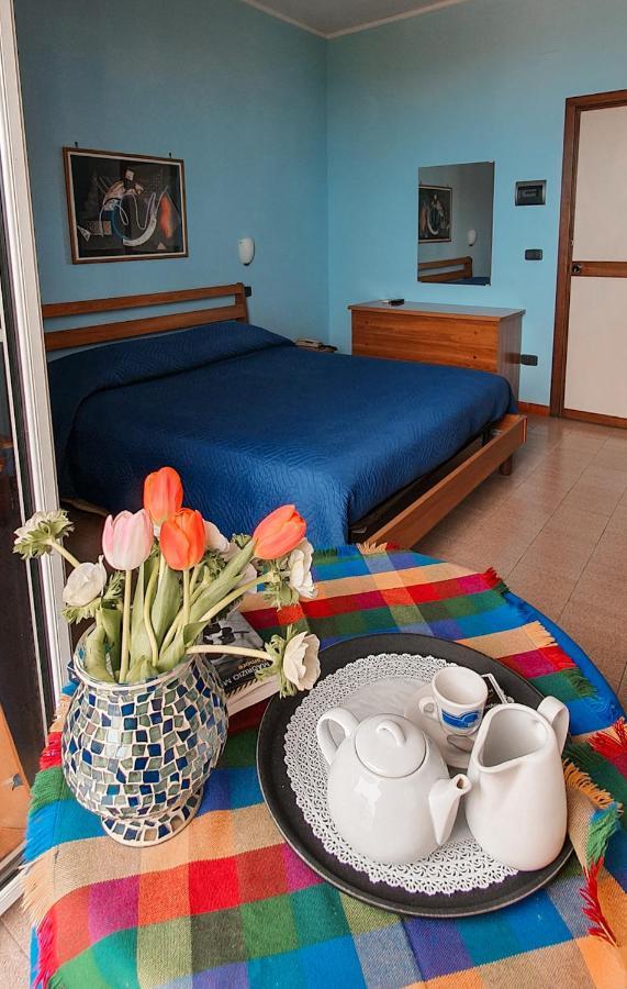 Hotel Mediterraneo 焦维纳佐 外观 照片