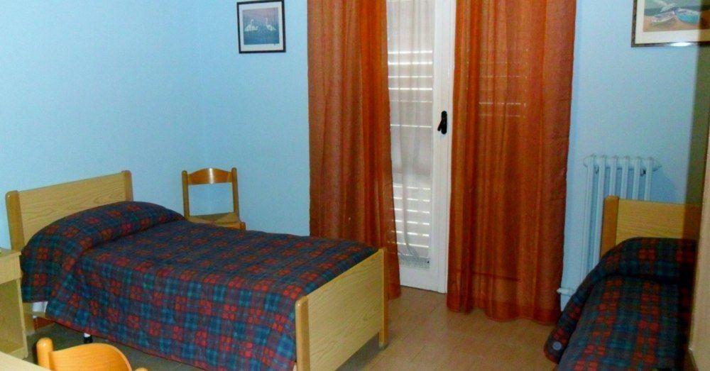 Hotel Mediterraneo 焦维纳佐 外观 照片