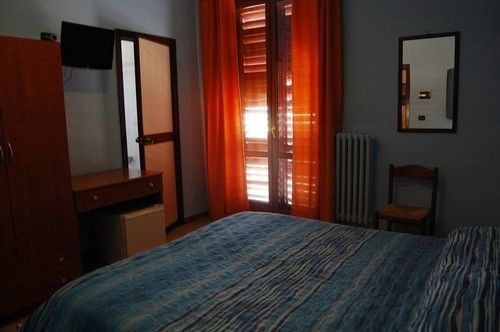 Hotel Mediterraneo 焦维纳佐 外观 照片